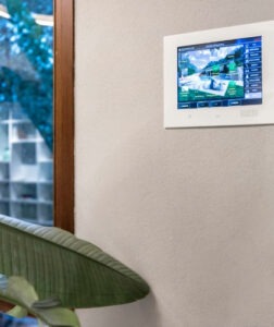 Maison intelligente Maroc avec Maison connectee Maroc, Domotique KNX Maroc, Smart Home Maroc et Domotique AVE integrees dans une villa moderne